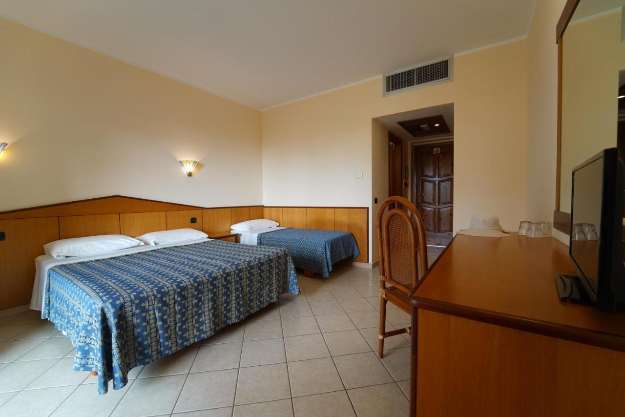 Villaggio Torre Ruffa Robinson Капо Ватикано Екстериор снимка