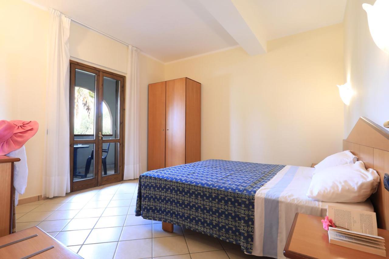 Villaggio Torre Ruffa Robinson Капо Ватикано Екстериор снимка