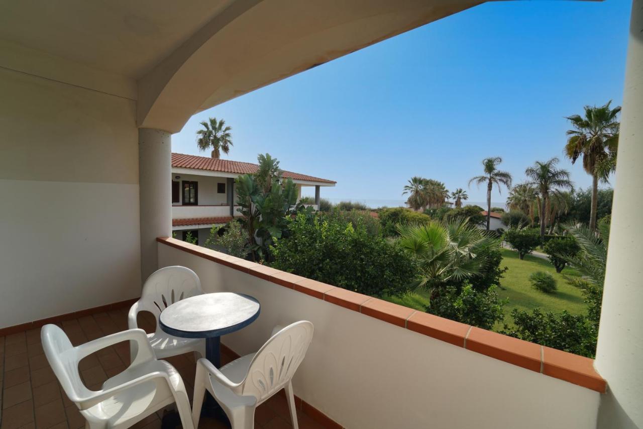 Villaggio Torre Ruffa Robinson Капо Ватикано Екстериор снимка