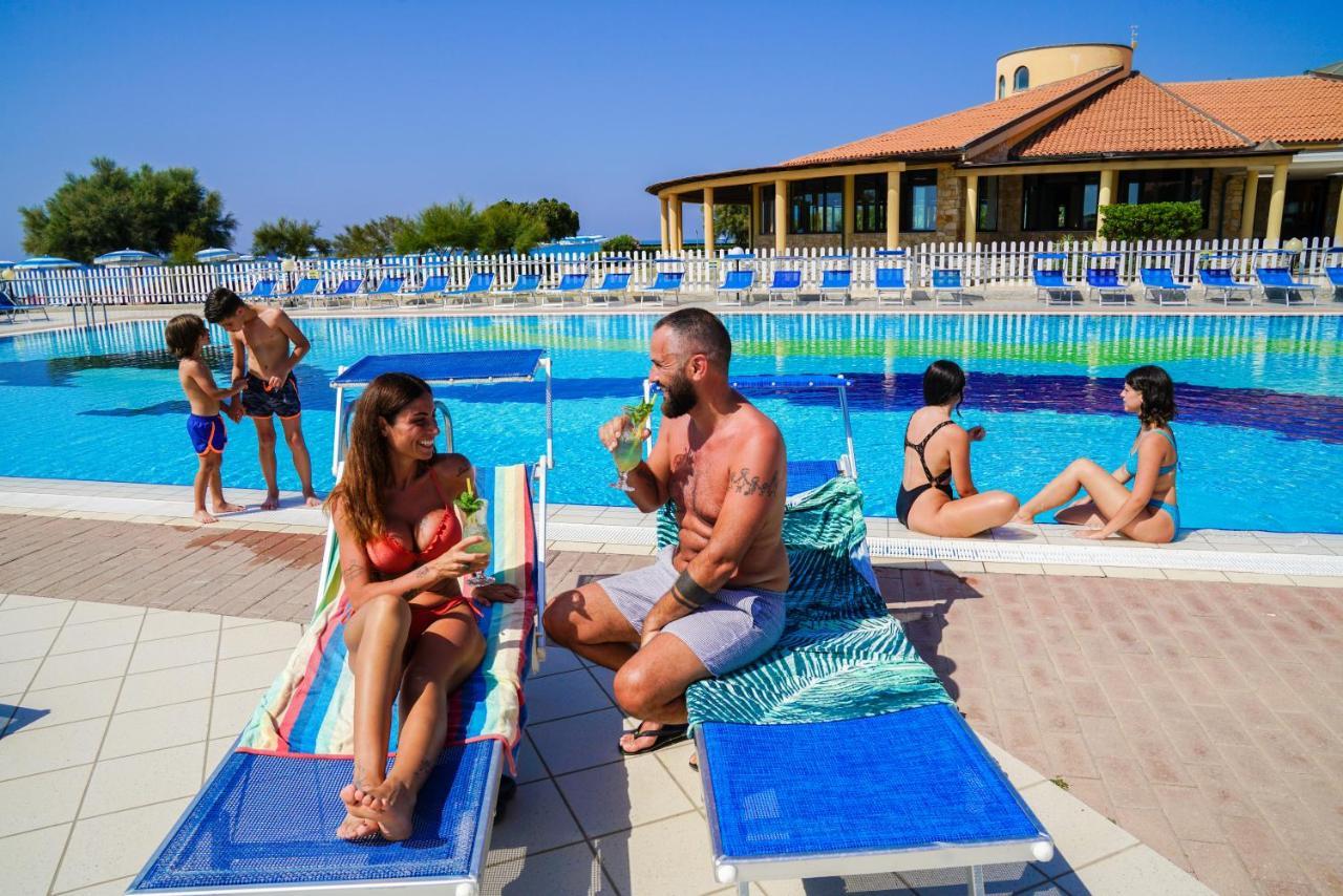 Villaggio Torre Ruffa Robinson Капо Ватикано Екстериор снимка