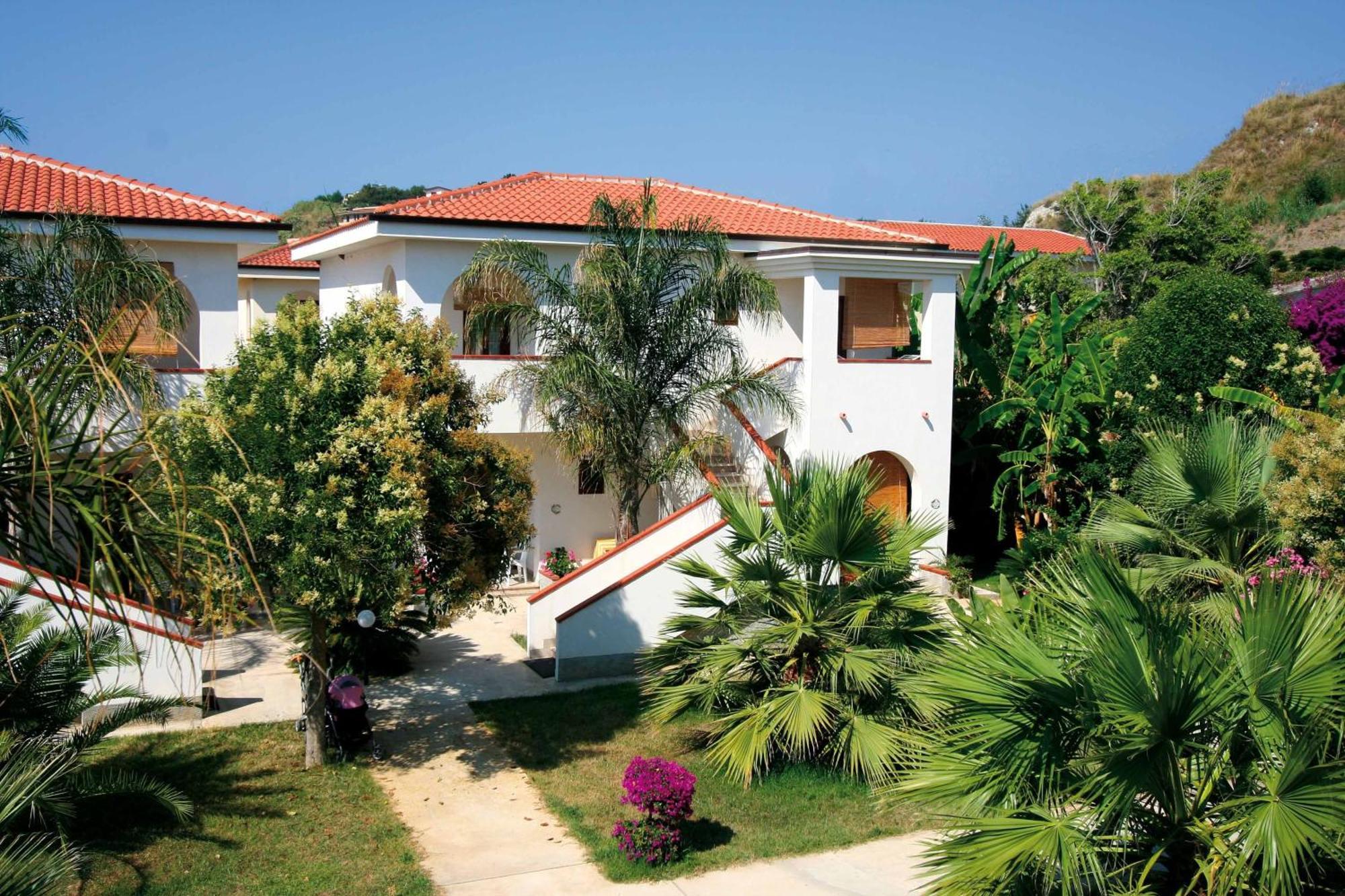 Villaggio Torre Ruffa Robinson Капо Ватикано Екстериор снимка